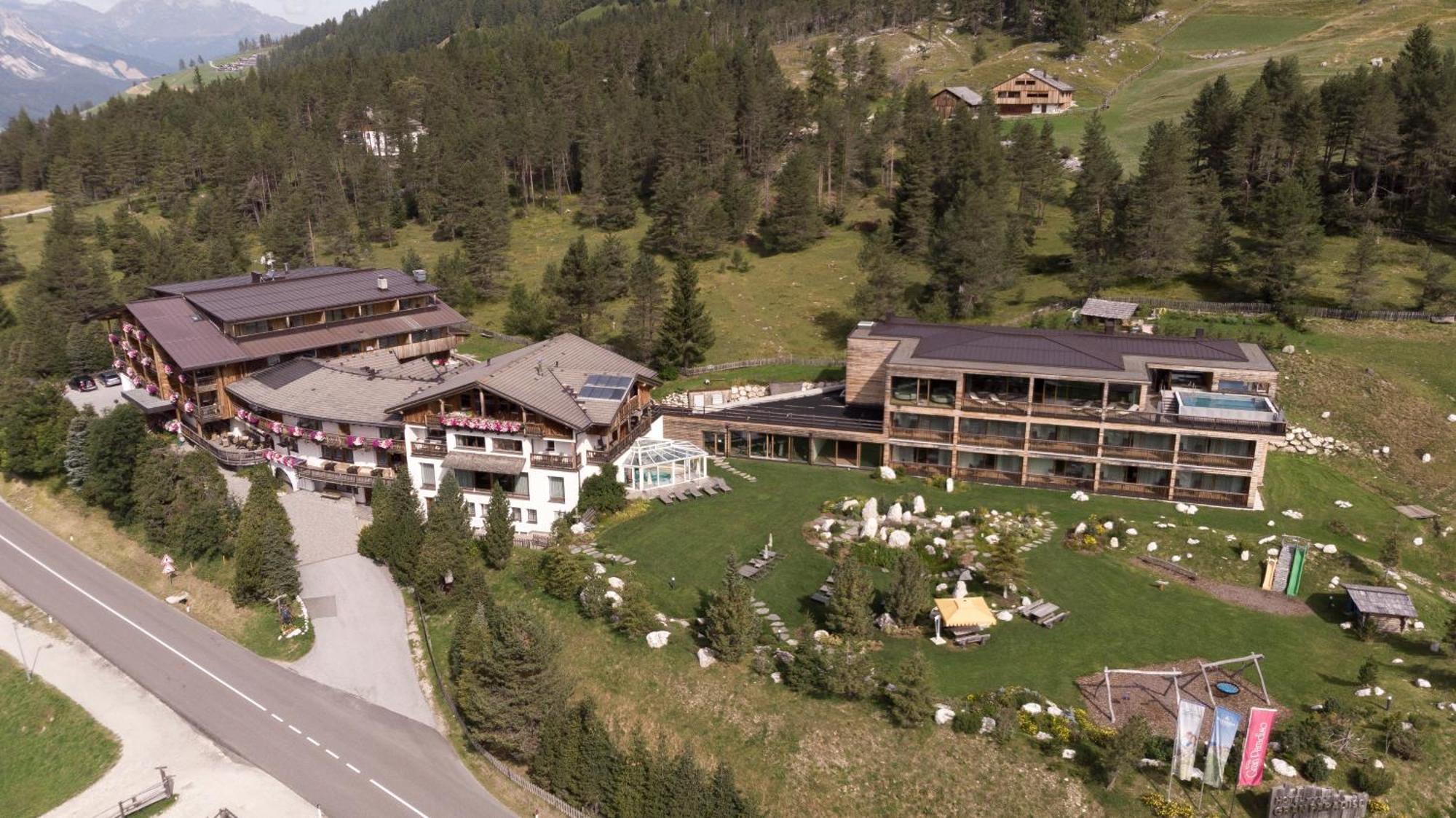 Hotel Gran Paradiso San Cassiano  Esterno foto